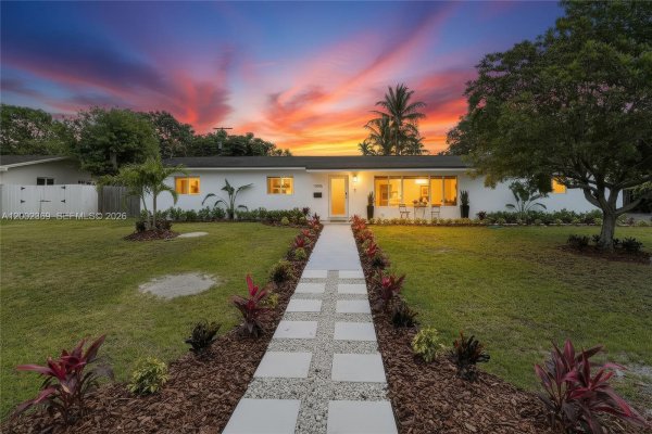 11705 SW 97th Ct Miami, FL 33176