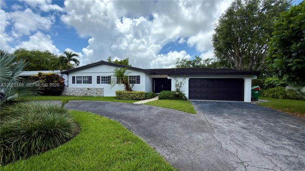 7700 SW 52nd Ct Miami, FL 33143