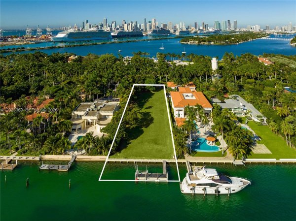 36 Star Is Dr Miami Beach, FL 33139