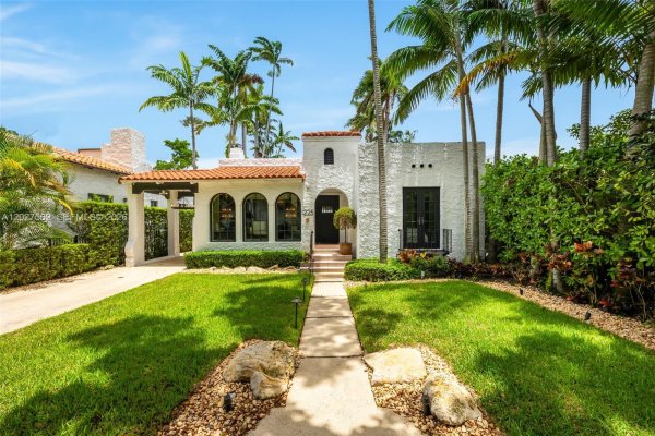 1225 Alhambra Cir Coral Gables, FL 33134