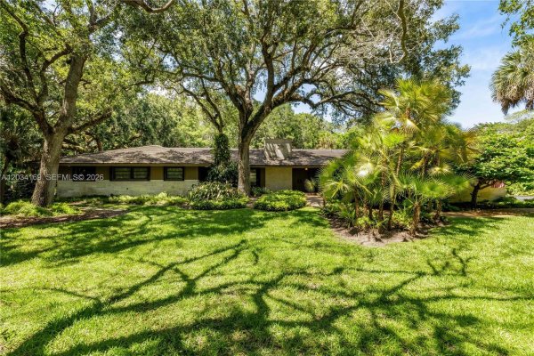 9979 Fairchild Coral Gables, FL 33156