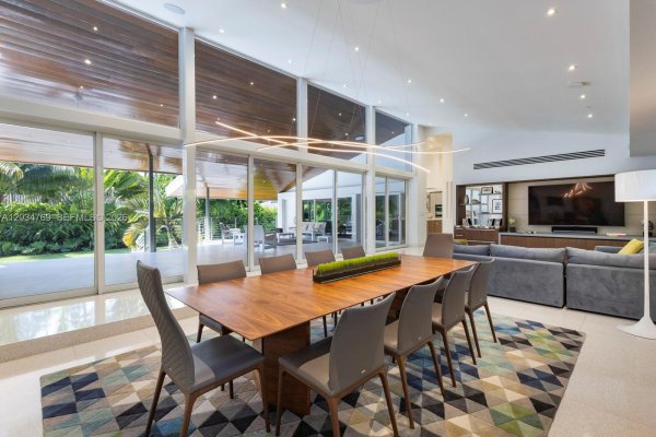 5780 Las Palmas Coral Gables, FL 33156