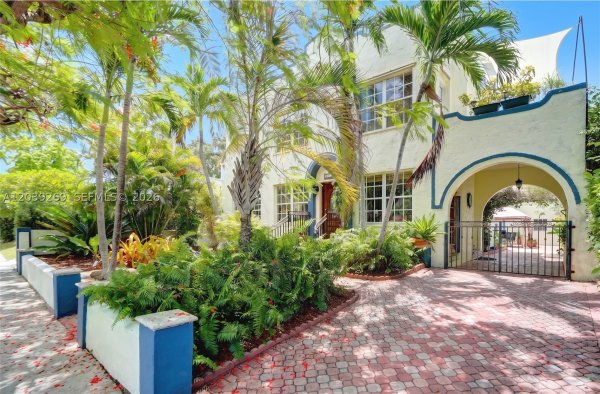 1642 SW 12th St Miami, FL 33135