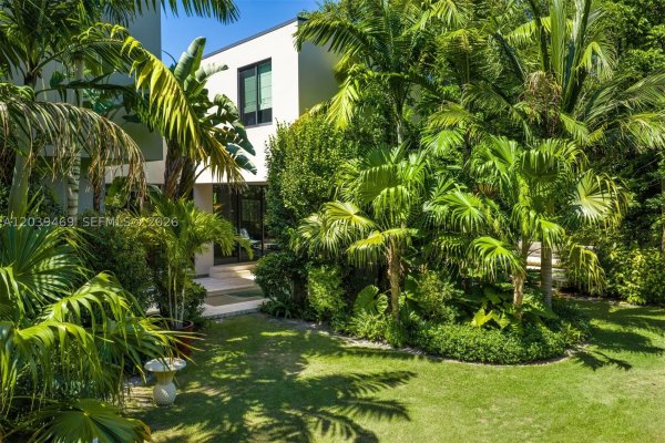 7851 SW 48th Pl Miami, FL 33143