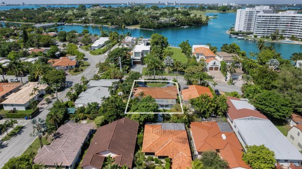 9217 Bay Dr Surfside, FL 33154
