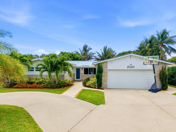 2020 NE 26th Lighthouse Point, FL 33064