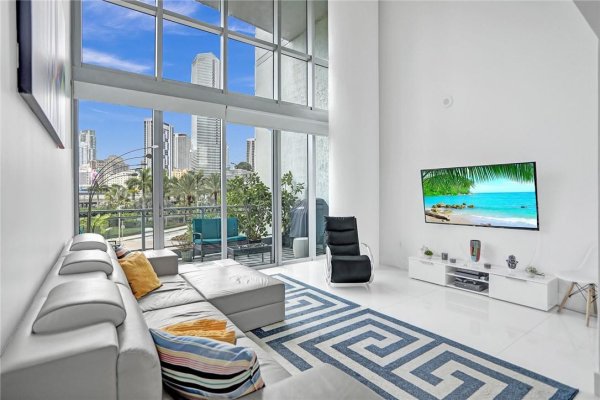 90 SW 3rd #Th300b Miami, FL 33130