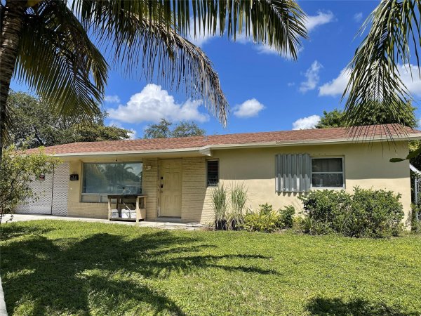 671 NW 38th St Deerfield Beach, FL 33064
