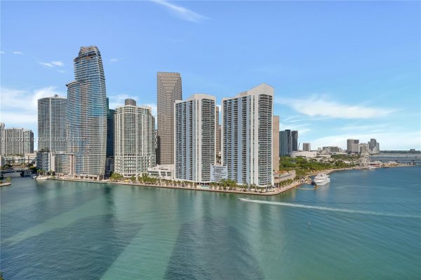 848 Brickell Key Dr #1906 Miami, FL 33131