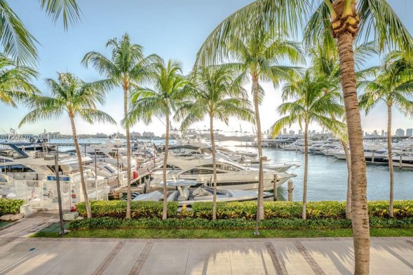 400 Alton Rd #TH-3M Miami Beach, FL 33139