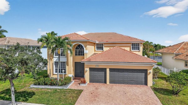 1351 NW 139th Ave Pembroke Pines, FL 33028
