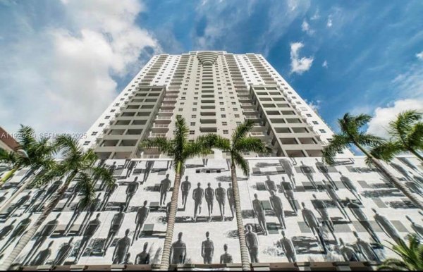 185 SE 14th Te #802 Miami, FL 33131