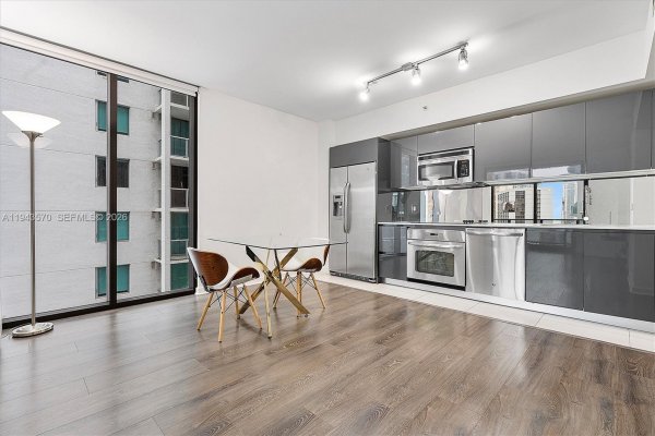 31 SE 6th St #2008 Miami, FL 33131