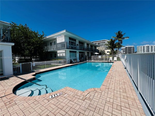 946 Bay Dr #2 Miami Beach, FL 33141