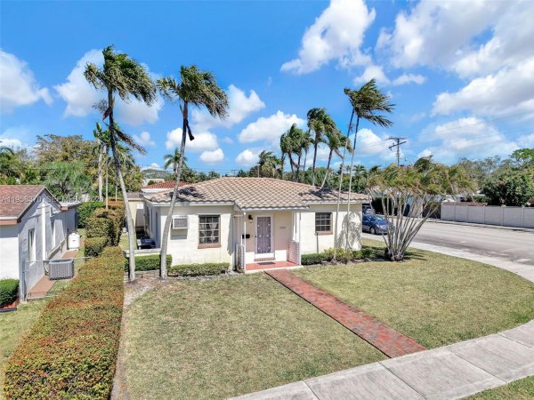 6303 SW 43rd St South Miami, FL 33155