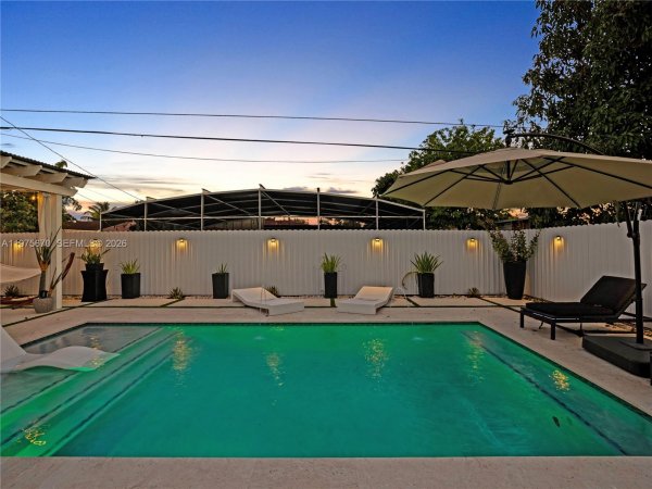 920 NE 159th St North Miami Beach, FL 33162