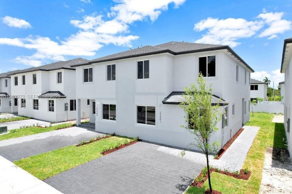 22431 SW 125th Ave #19B Miami, FL 33033