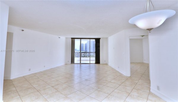 3500 Mystic Pointe Dr #1207 Aventura, FL 33180