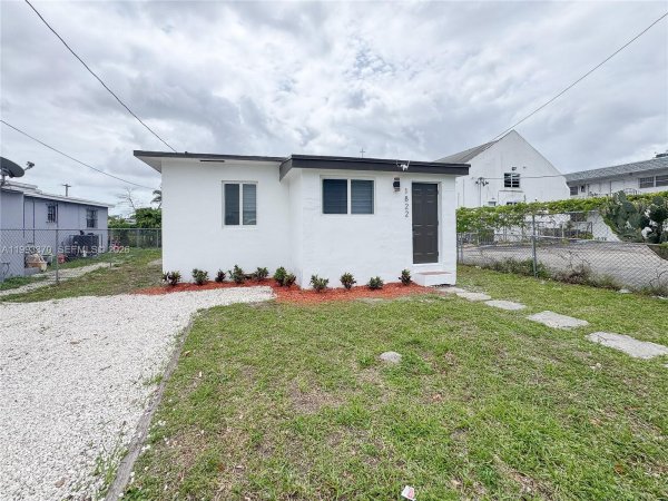 1822 NW 66th St Miami, FL 33147