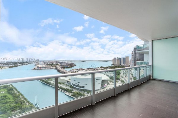 900 Biscayne Blvd #3502 Miami, FL 33132