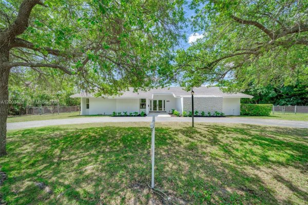 13100 SW 81st Ave Pinecrest, FL 33156