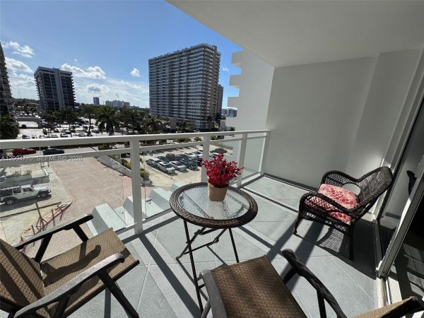 2030 S Ocean Dr #403 Hallandale Beach, FL 33009