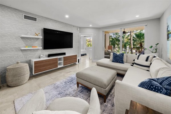 100 Meridian Ave #233 Miami Beach, FL 33139