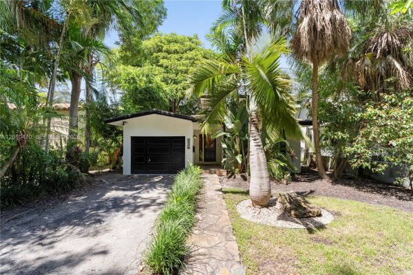 5520 San Vicente St Coral Gables, FL 33146