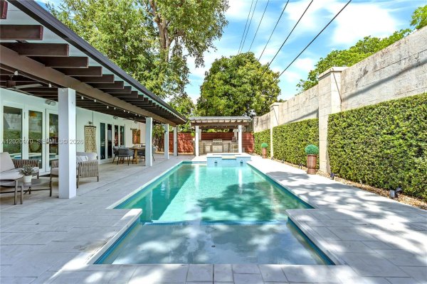 95 Shore Dr W Miami, FL 33133