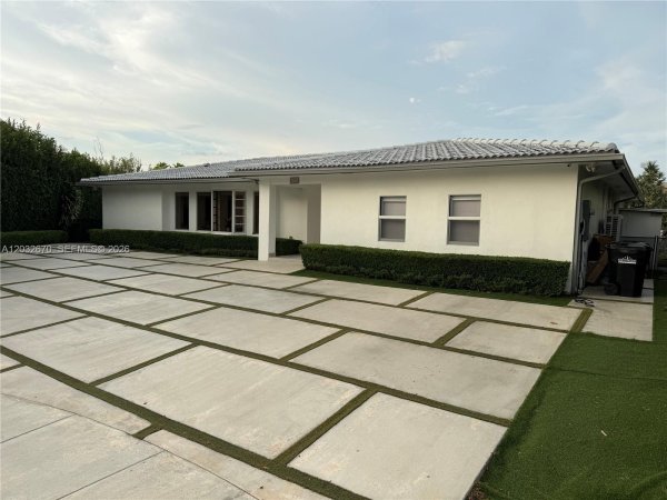 13305 Biscayne Is Ter North Miami, FL 33181