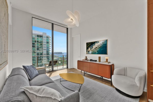 2655 S Bayshore Dr #1206 Miami, FL 33133