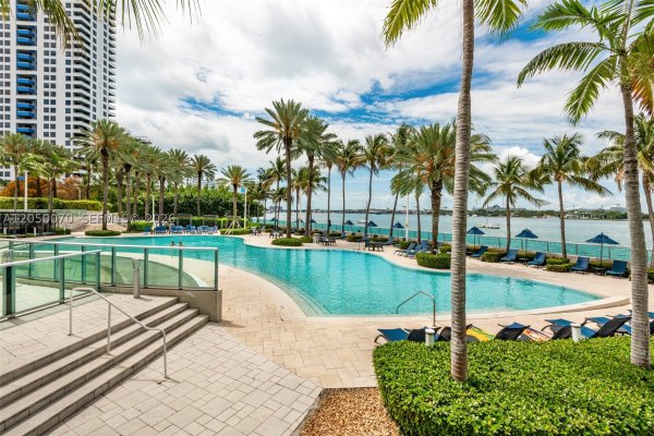 1500 Bay Rd #116S Miami Beach, FL 33139