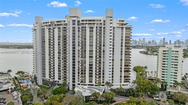 9 Island Ave #2207 Miami Beach, FL 33139