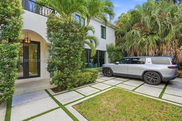 2225 Meridian Ave Miami Beach, FL 33139