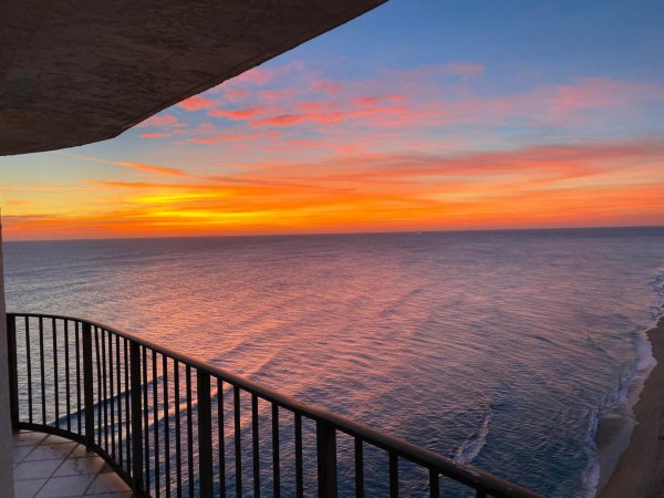 5420 N Ocean #Ph2 Riviera Beach, FL 33404