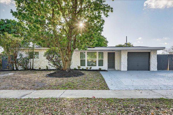 710 SW 67th Pembroke Pines, FL 33023