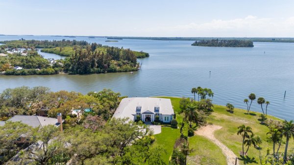 1505 W Camino Del Rio Vero Beach, FL 32963