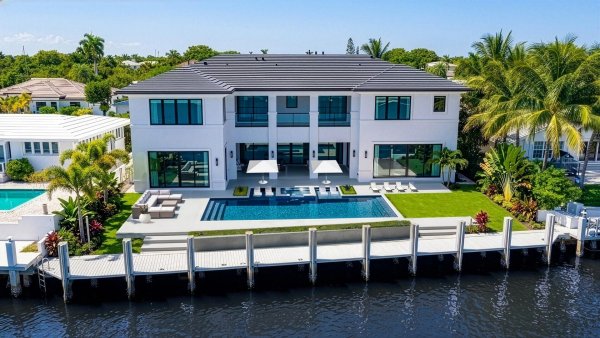 2648 NE 24th St Lighthouse Point, FL 33064