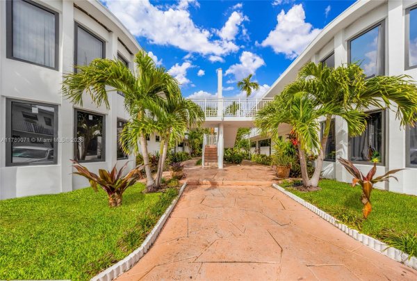 7825 Harding Ave Miami Beach, FL 33141