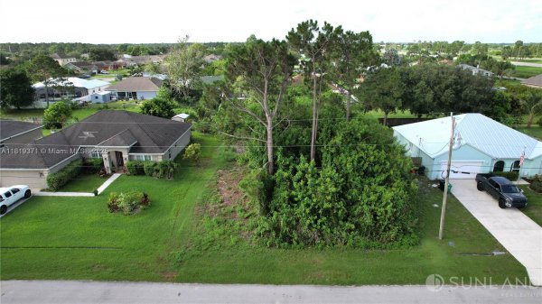 1574 Hackensack Ave Port St Lucie, FL 34953