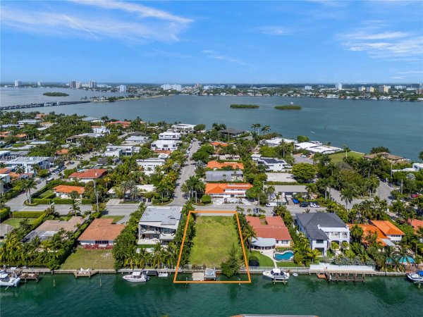 10201 E Broadview Dr Bay Harbor Islands, FL 33154