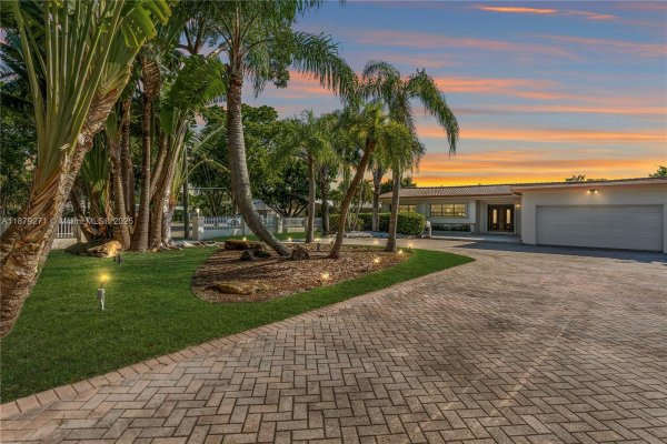 1850 Hibiscus Dr North Miami, FL 33181