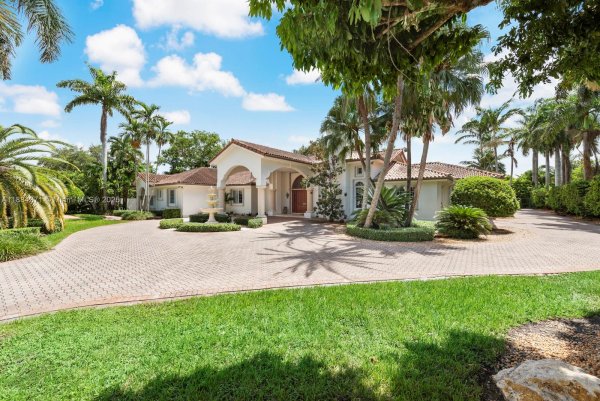 9360 SW 66th St Miami, FL 33173