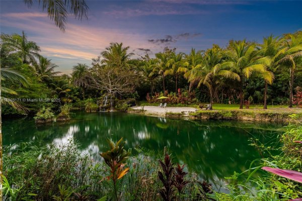 15000 SW 200th St Miami, FL 33187