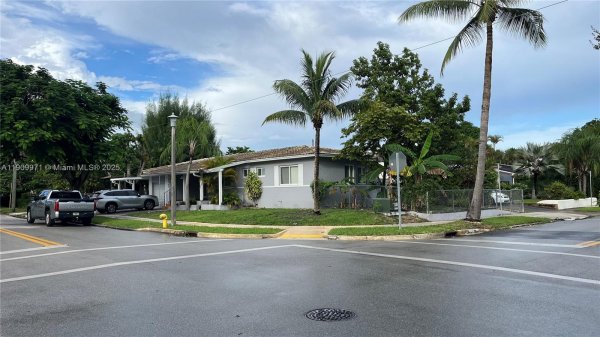 2365 SW 21st Ave Miami, FL 33145