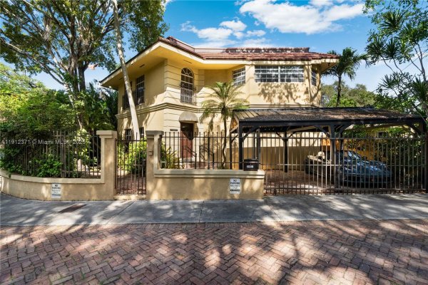 2997 Day Ave Miami, FL 33133