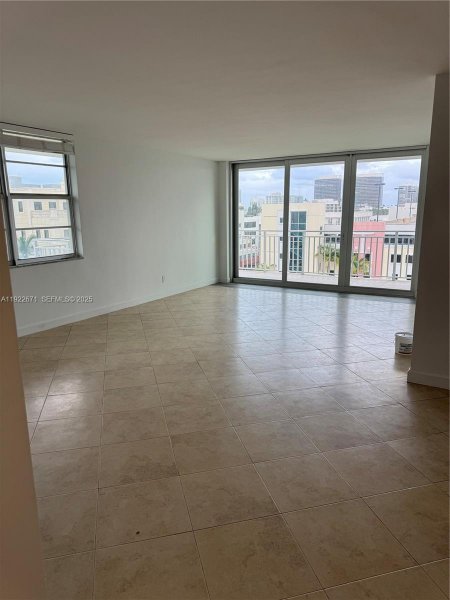 9500 W Bay Hbr Dr #7H Bay Harbor Islands, FL 33154