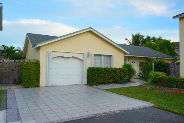 5141 NW 101st Pl Doral, FL 33178