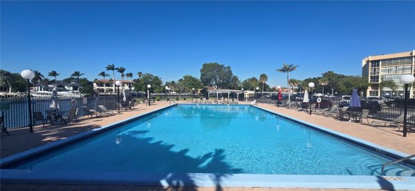 601 Three Iss Blvd #107 Hallandale Beach, FL 33009