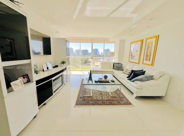 3640 Yacht Clb Dr #609 Aventura, FL 33180